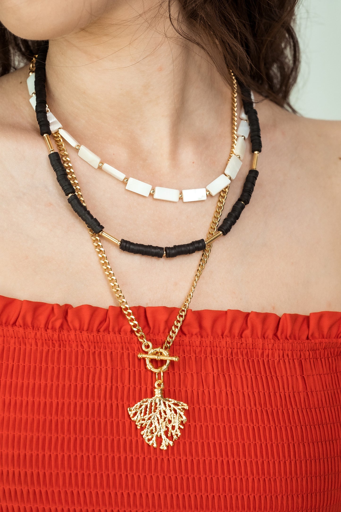 Women Gold-Plated Boho Layered Necklace Set 3Pcs, Mother of Pearl Flat Beads, Black Flat Round Beads, Chain with Leaf Pendant, Bohemian Style Trendy & Adjustable Elegant Fashion Jewelry