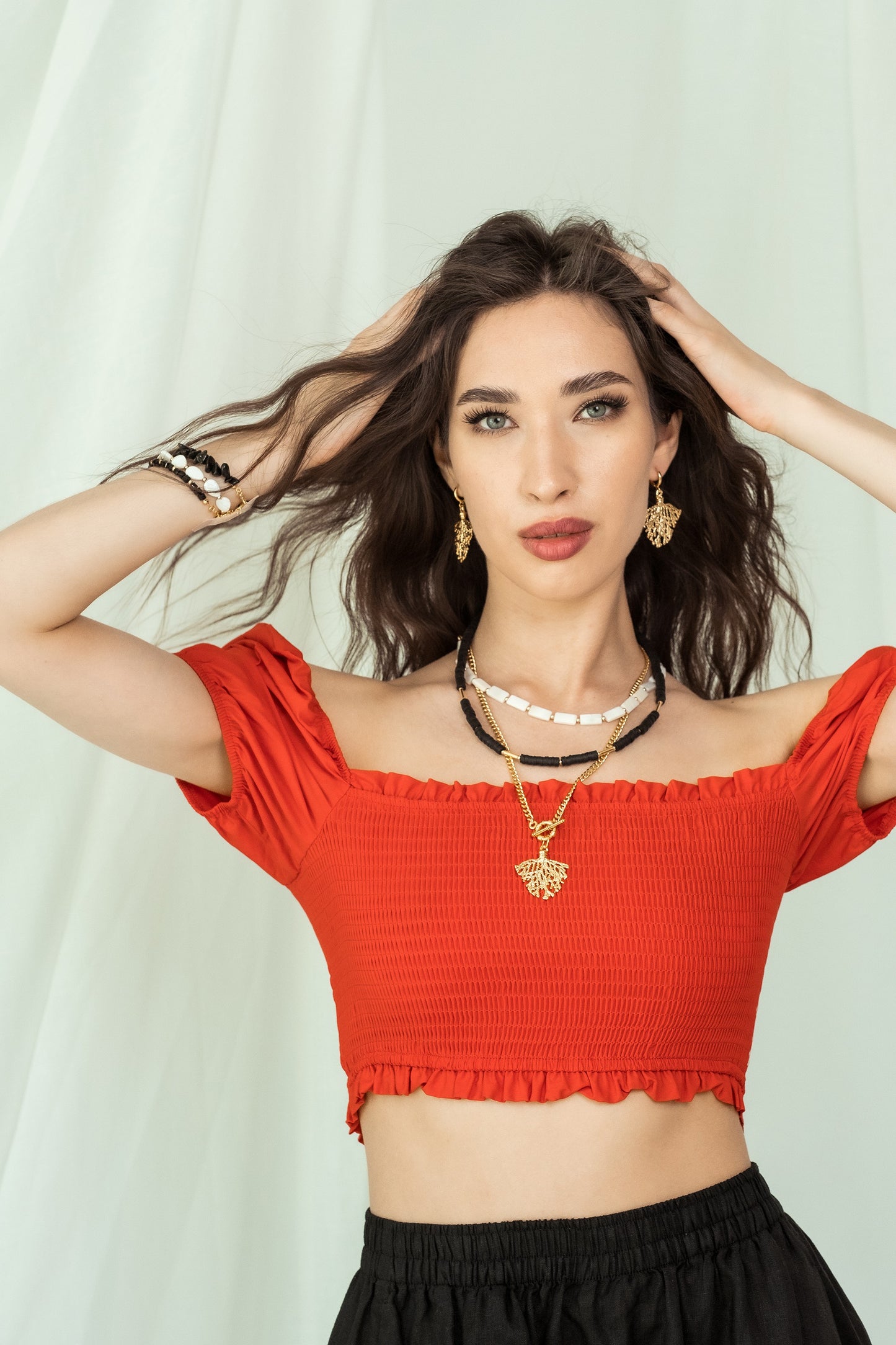 Women Gold-Plated Boho Layered Necklace Set 3Pcs, Mother of Pearl Flat Beads, Black Flat Round Beads, Chain with Leaf Pendant, Bohemian Style Trendy & Adjustable Elegant Fashion Jewelry