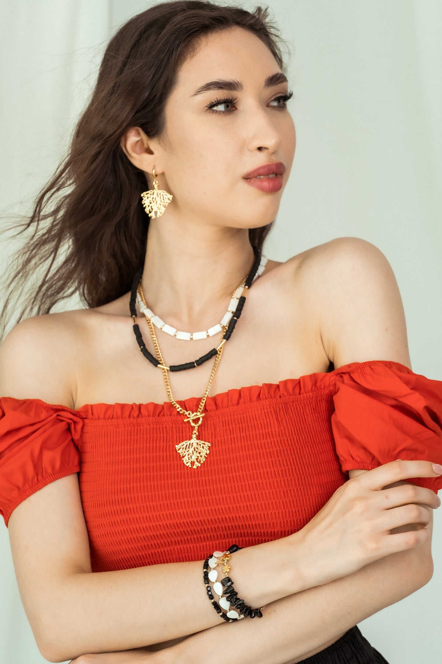 Women Gold-Plated Boho Layered Necklace Set 3Pcs, Mother of Pearl Flat Beads, Black Flat Round Beads, Chain with Leaf Pendant, Bohemian Style Trendy & Adjustable Elegant Fashion Jewelry