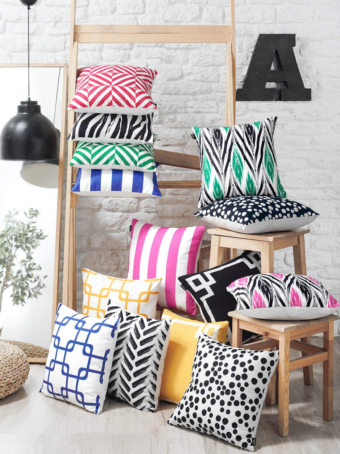 Geometric Black&White Square Decorative Throw Pillow Cover - Apolena