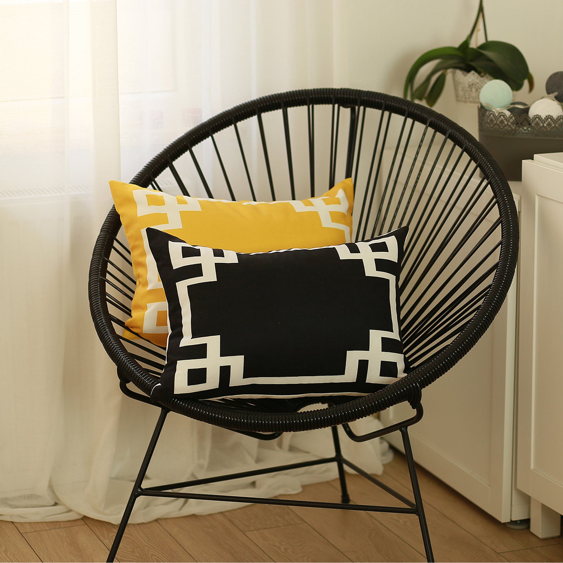 Geometric Black&White Square Decorative Throw Pillow Cover - Apolena